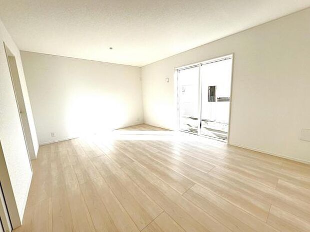 リビングダイニングになります。ご家族そろっての素敵な空間になりそうですね。