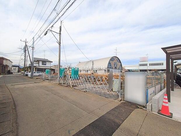 前面道路を含めた現地写真です。