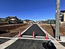 外観：前面道路を含めた現地写真です。