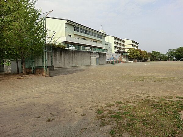 厚木市立飯山小学校まで約1680m（徒歩21分）