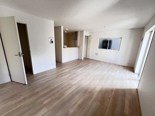 リビングダイニングになります。ご家族そろっての素敵な空間になりそうですね。