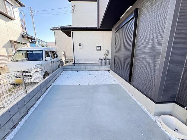 駐車場ももちろん完備しておりますのでお車所有の方にも心強いです。