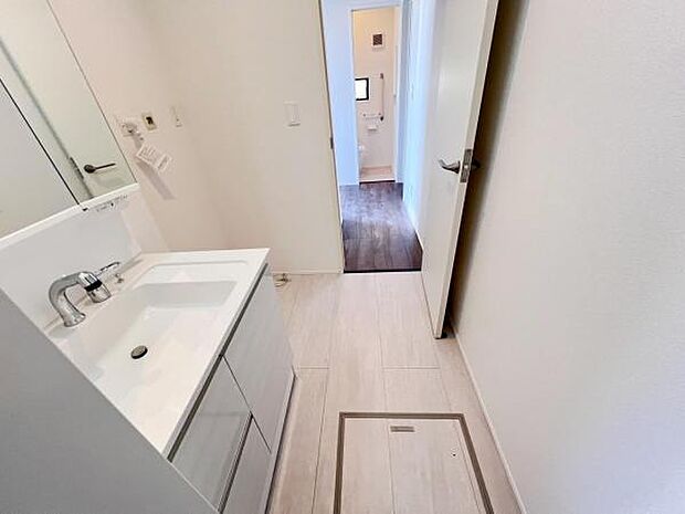 脱衣所は小さなお子様がいるご家庭にも重宝されます。