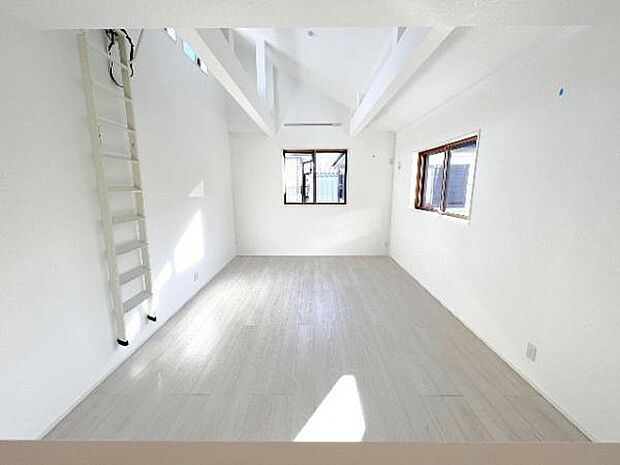 リビングダイニングになります。ご家族そろっての素敵な空間になりそうですね。