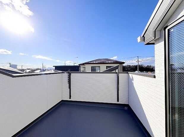 お洗濯ものを気持ち良く太陽の光で干せるのが嬉しいですね。