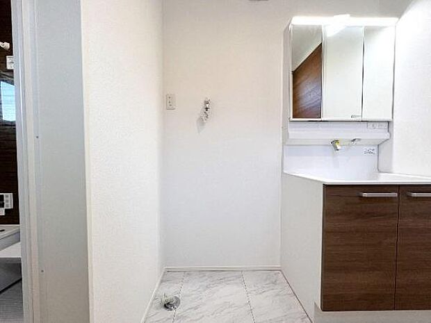 お天気を気にせずお洗濯ができ、室内干し可能です。