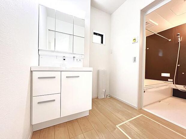 脱衣所は小さなお子様がいるご家庭にも重宝されます。