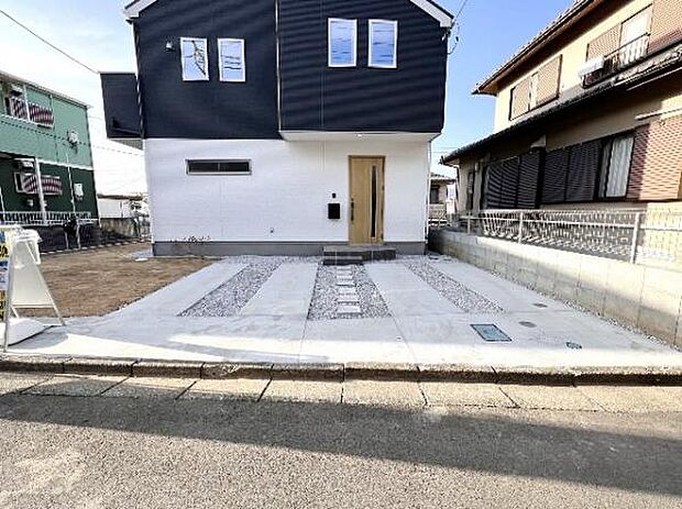 駐車場ももちろん完備しておりますのでお車所有の方にも心強いです。