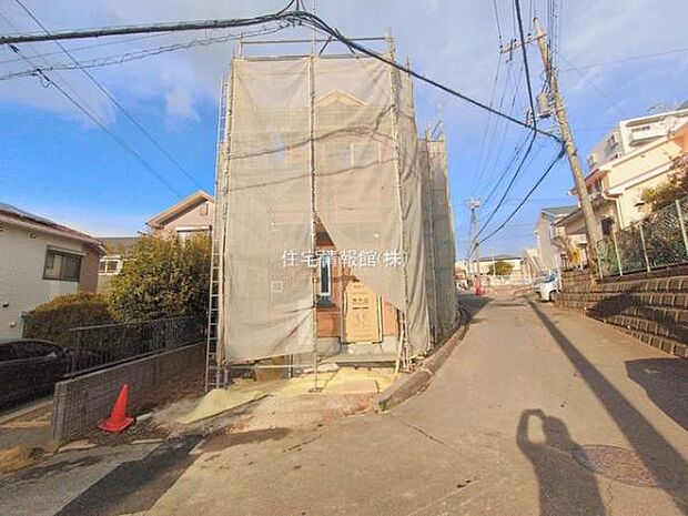 前面道路を含めた現地写真です。