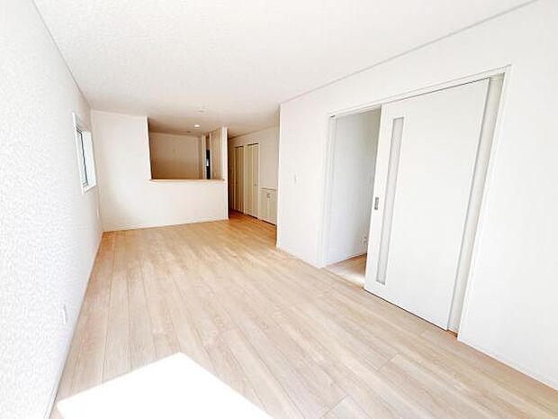 家族団らんの場所としてゆったりと居心地の良いリビングです。