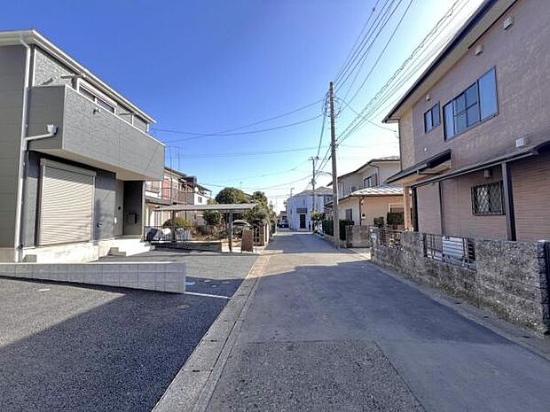 前面道路を含めた現地写真です。