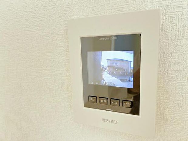 訪問者を確認できるTVモニター付きインターフォンです。