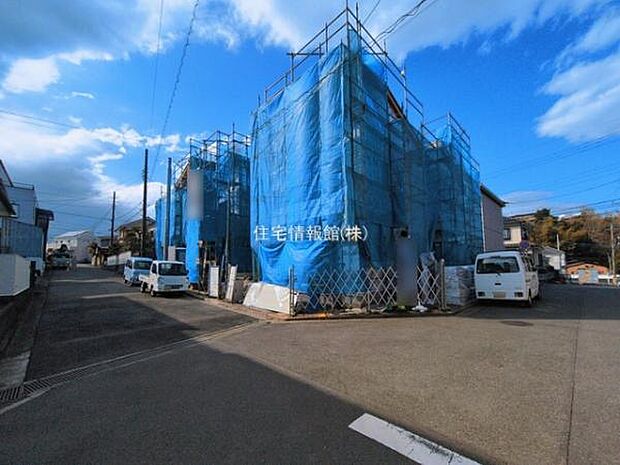 前面道路を含めた現地写真です。