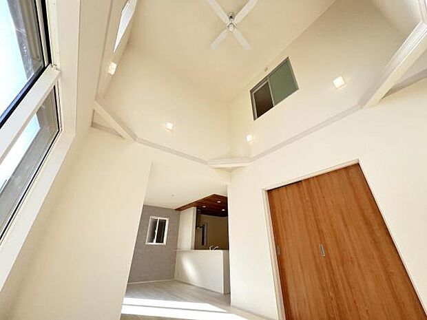 ご家族の温かい時間を演出するダイニングスペースです。