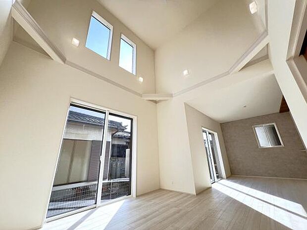 家族団らんの場所としてゆったりと居心地の良いリビングです。