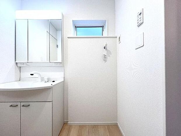 お天気を気にせずお洗濯ができ、室内干し可能です。