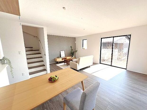 リビングダイニングになります。ご家族そろっての素敵な空間になりそうですね。