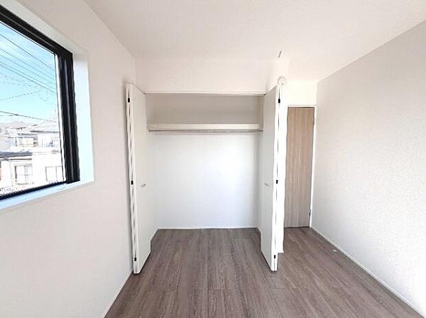 いつでもお部屋をスッキリお使い頂ける収納スペースを設置。