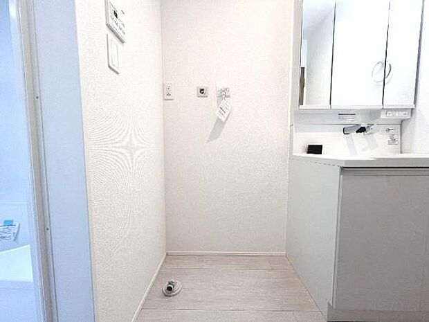 お天気を気にせずお洗濯ができ、室内干し可能です。