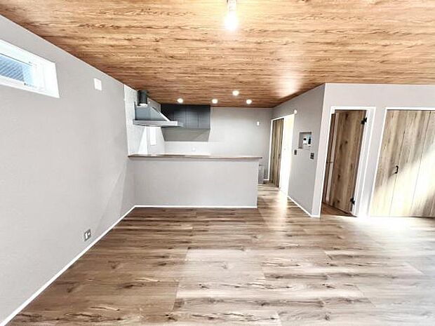 ご家族の温かい時間を演出するダイニングスペースです。