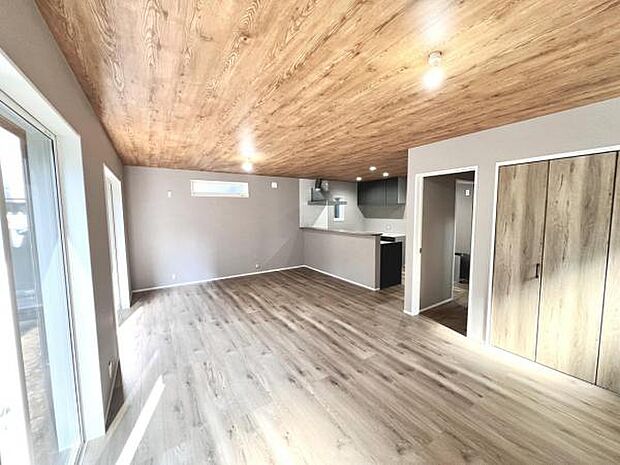 家族団らんの場所としてゆったりと居心地の良いリビングです。