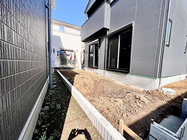 お庭スペースは、ガーデニングやお子様との外遊びなど多彩な用途でお楽しみいただけます。