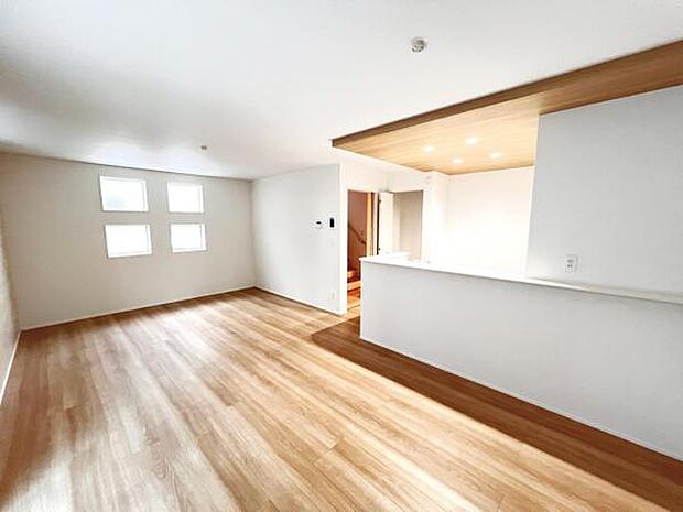 リビングダイニングになります。ご家族そろっての素敵な空間になりそうですね。