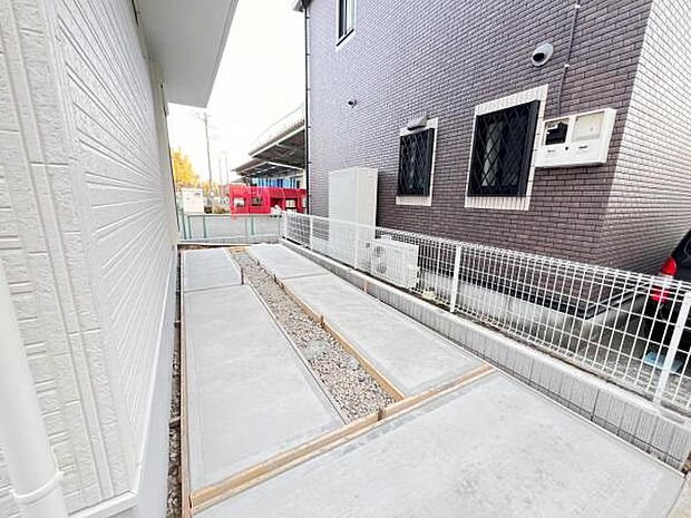 駐車場ももちろん完備しておりますのでお車所有の方にも心強いです。