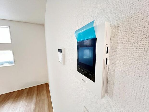 訪問者を確認できるTVモニター付きインターフォンです。