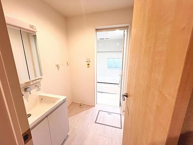 脱衣所は小さなお子様がいるご家庭にも重宝されます。