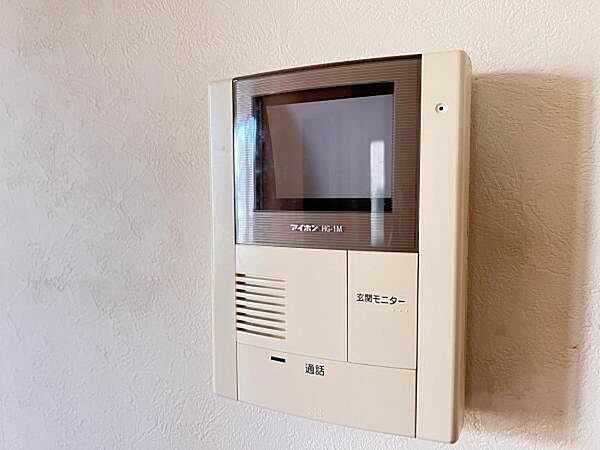 訪問者を確認できるTVモニター付きインターフォンです。