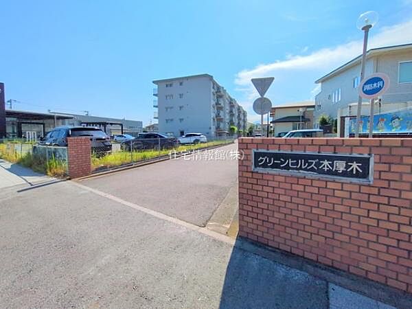 ゆったりとした印象のエントランスです。