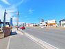 エントランス：ゆったりとした印象のエントランスです。