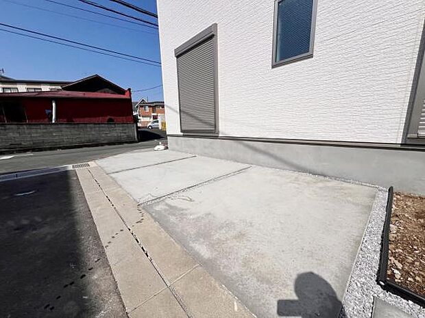 駐車場ももちろん完備しておりますのでお車所有の方にも心強いです。