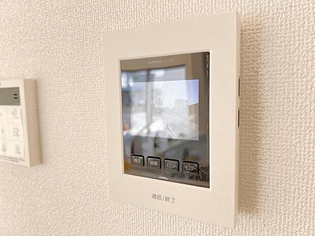 訪問者を確認できるTVモニター付きインターフォンです。