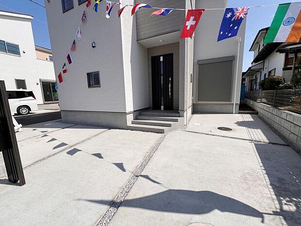 駐車場ももちろん完備しておりますのでお車所有の方にも心強いです。