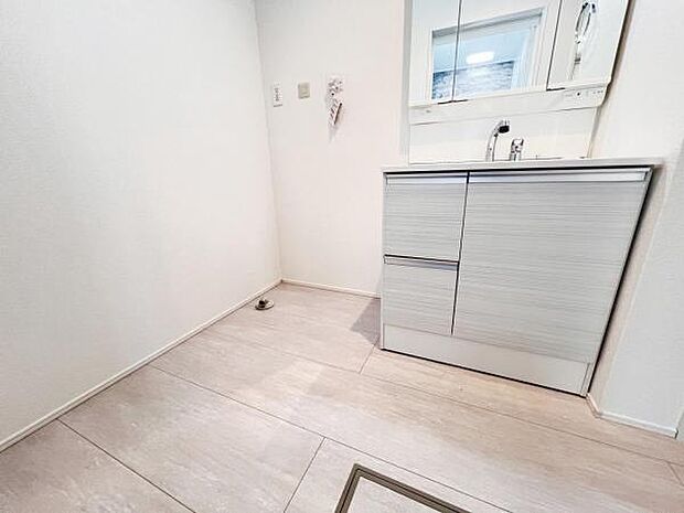 脱衣所は小さなお子様がいるご家庭にも重宝されます。