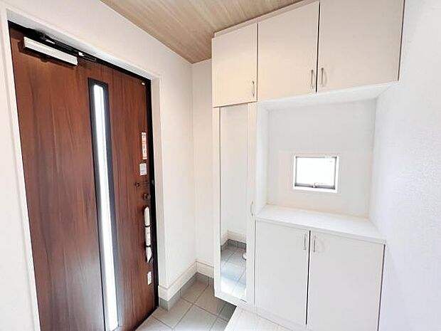 いつも気持ちよくご家族を迎えられる玄関です。