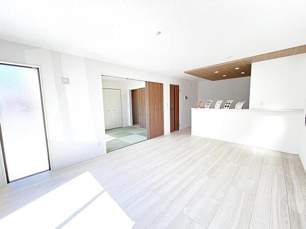 家族団らんの場所としてゆったりと居心地の良いリビングです。