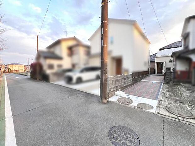 前面道路を含めた現地写真です。