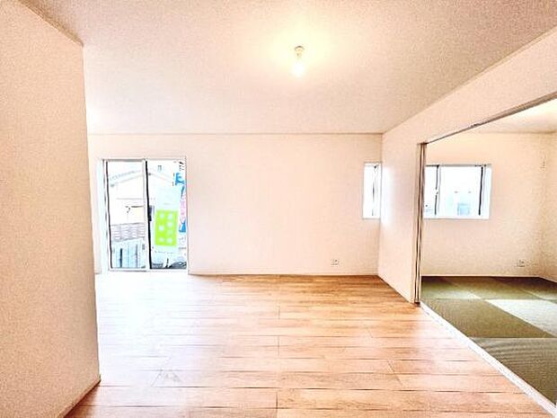 家族団らんの場所としてゆったりと居心地の良いリビングです。