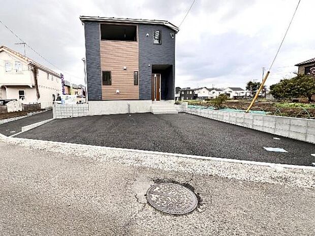 駐車場ももちろん完備しておりますのでお車所有の方にも心強いです。