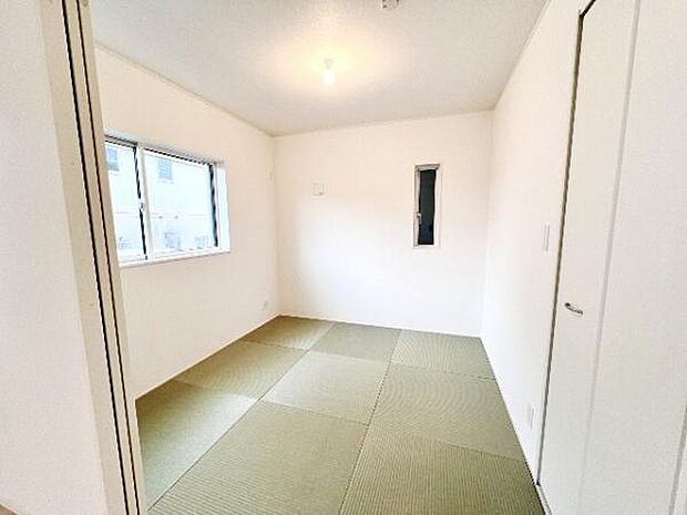 和室スペースです。畳のお部屋は寛げる空間ですね。