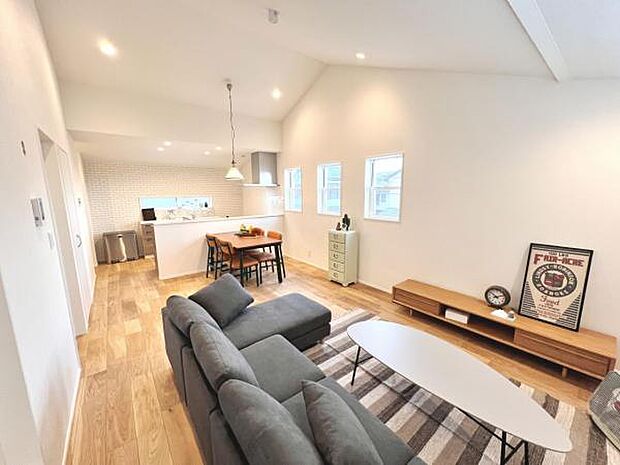 家族団らんの場所としてゆったりと居心地の良いリビングです。