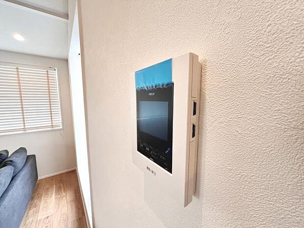 訪問者を確認できるTVモニター付きインターフォンです。