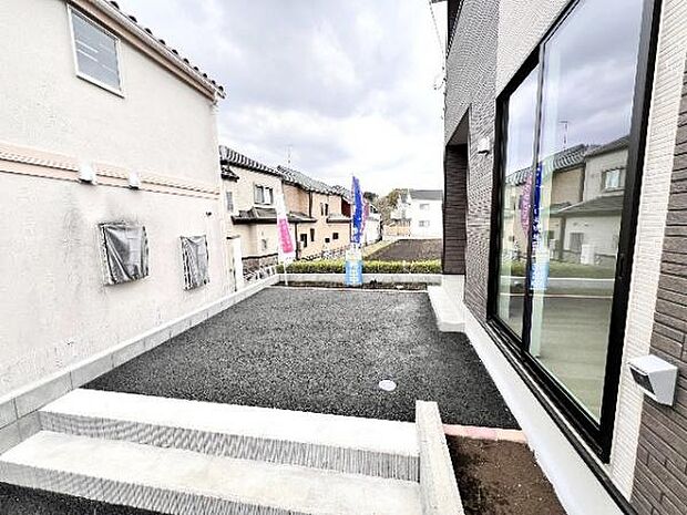 お庭スペースは、ガーデニングやお子様との外遊びなど多彩な用途でお楽しみいただけます。