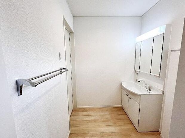 脱衣所は小さなお子様がいるご家庭にも重宝されます。