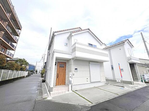 駐車場ももちろん完備しておりますのでお車所有の方にも心強いです。