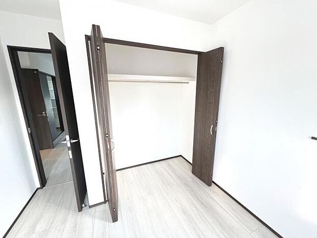 いつでもお部屋をスッキリお使い頂ける収納スペースを設置。