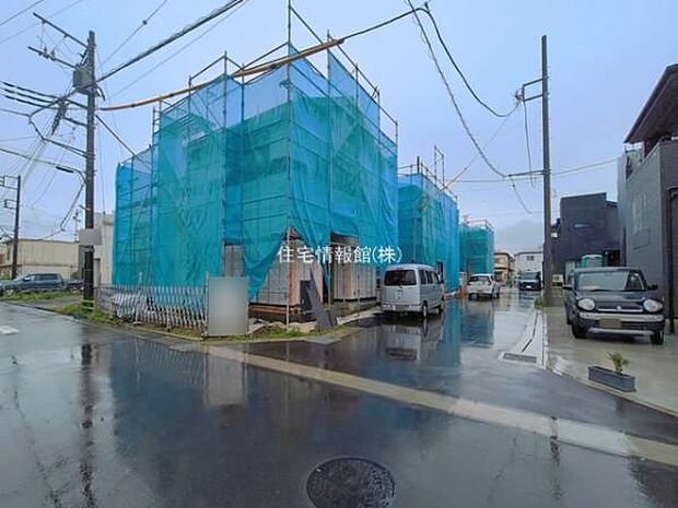 前面道路を含めた現地写真です。